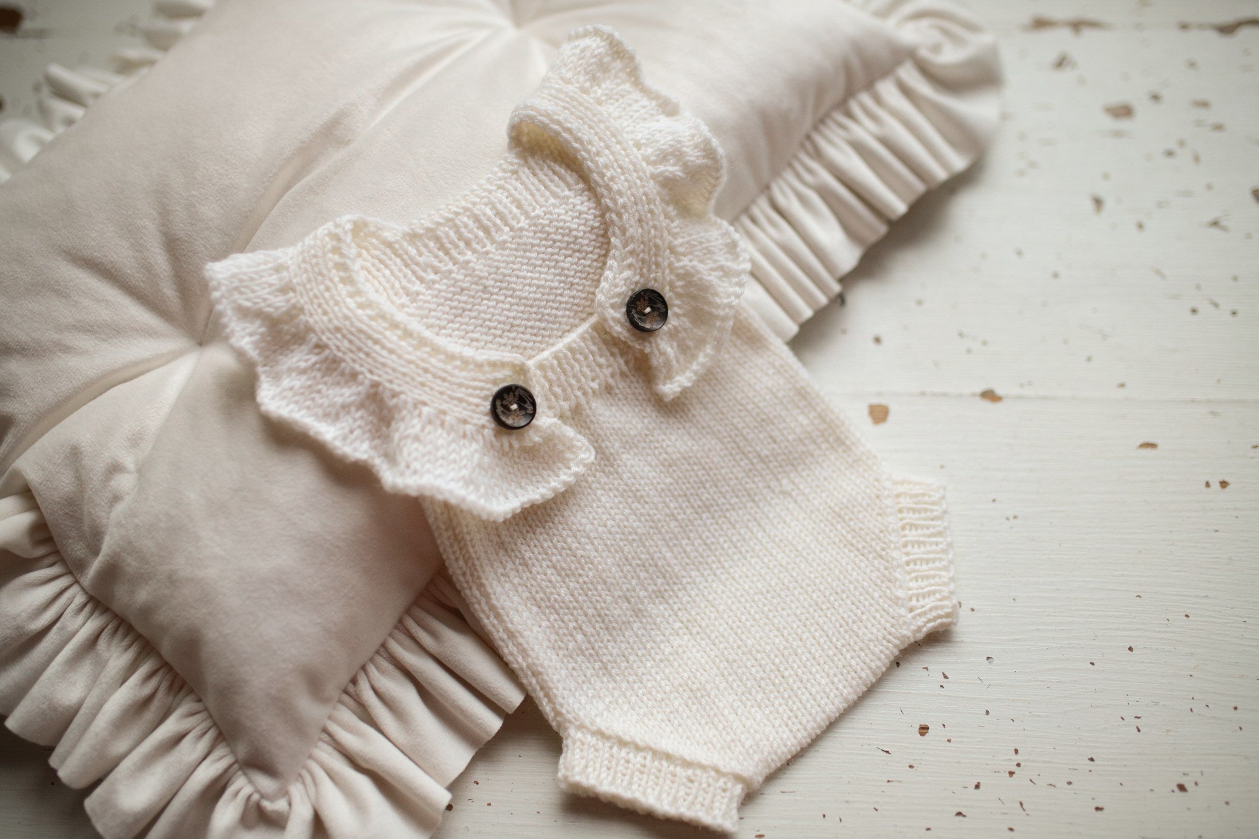 Knitted jumpsuit, bonnet and booties for a newborn, merino wool clothing set, newborn photo shoot props, newborn photo shoot clothes, hospital discharge clothes. (Copy)