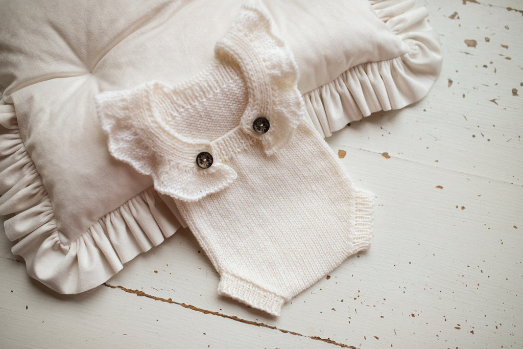 Knitted jumpsuit, bonnet and booties for a newborn, merino wool clothing set, newborn photo shoot props, newborn photo shoot clothes, hospital discharge clothes. (Copy)