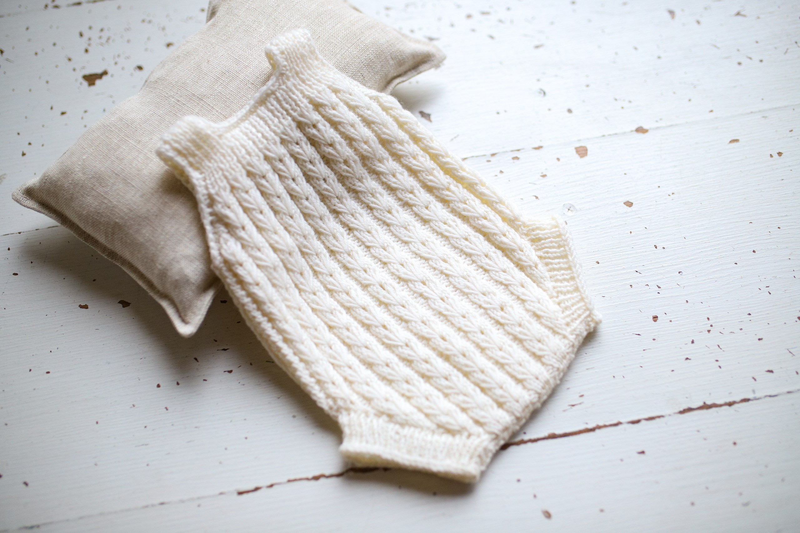 Neutral newborn photo shoot romper, cotton knit baby outfit, newborn photo shoot props, gender neutral baby photo shoot outfit, baby shower gift.