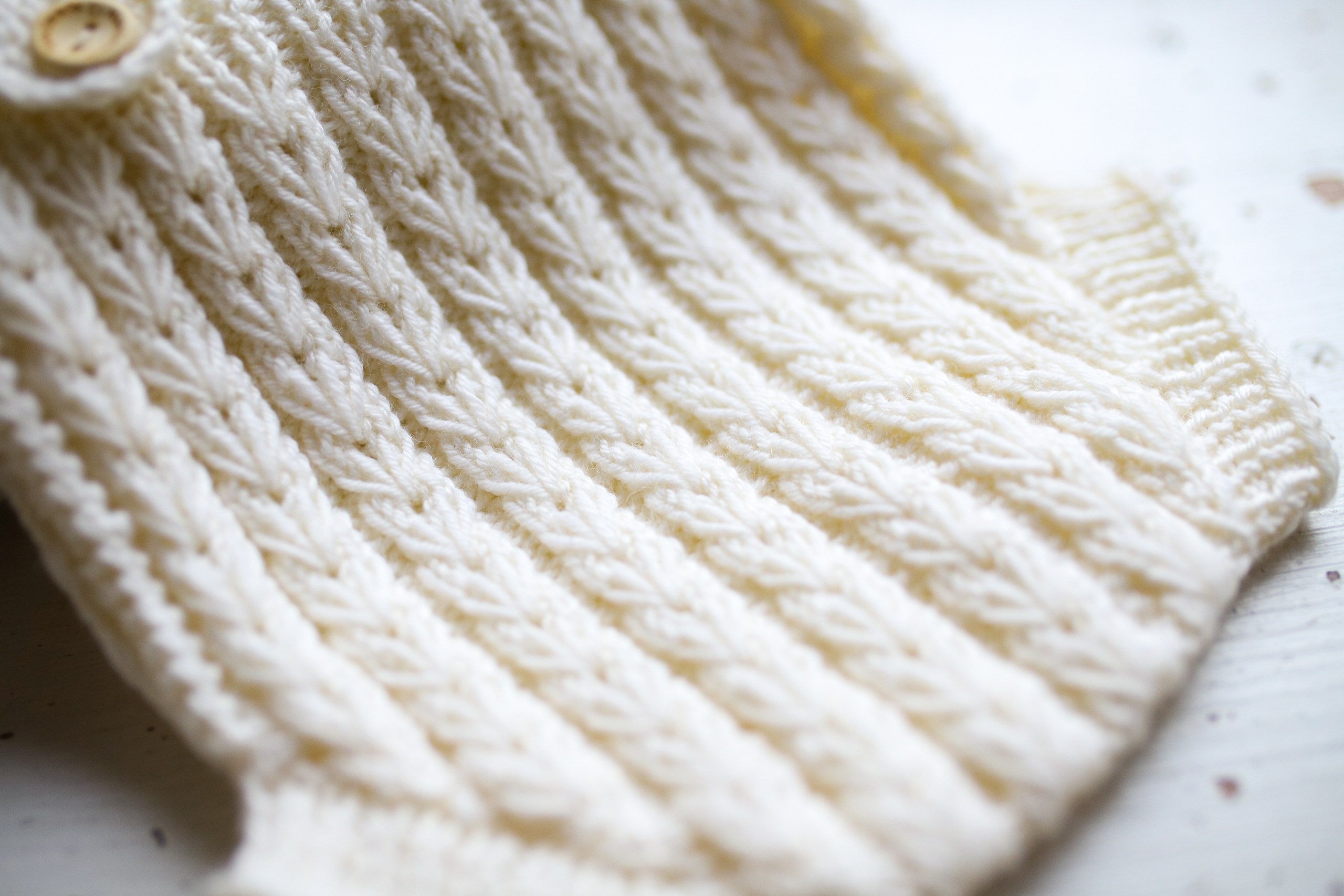 Neutral newborn photo shoot romper, cotton knit baby outfit, newborn photo shoot props, gender neutral baby photo shoot outfit, baby shower gift.