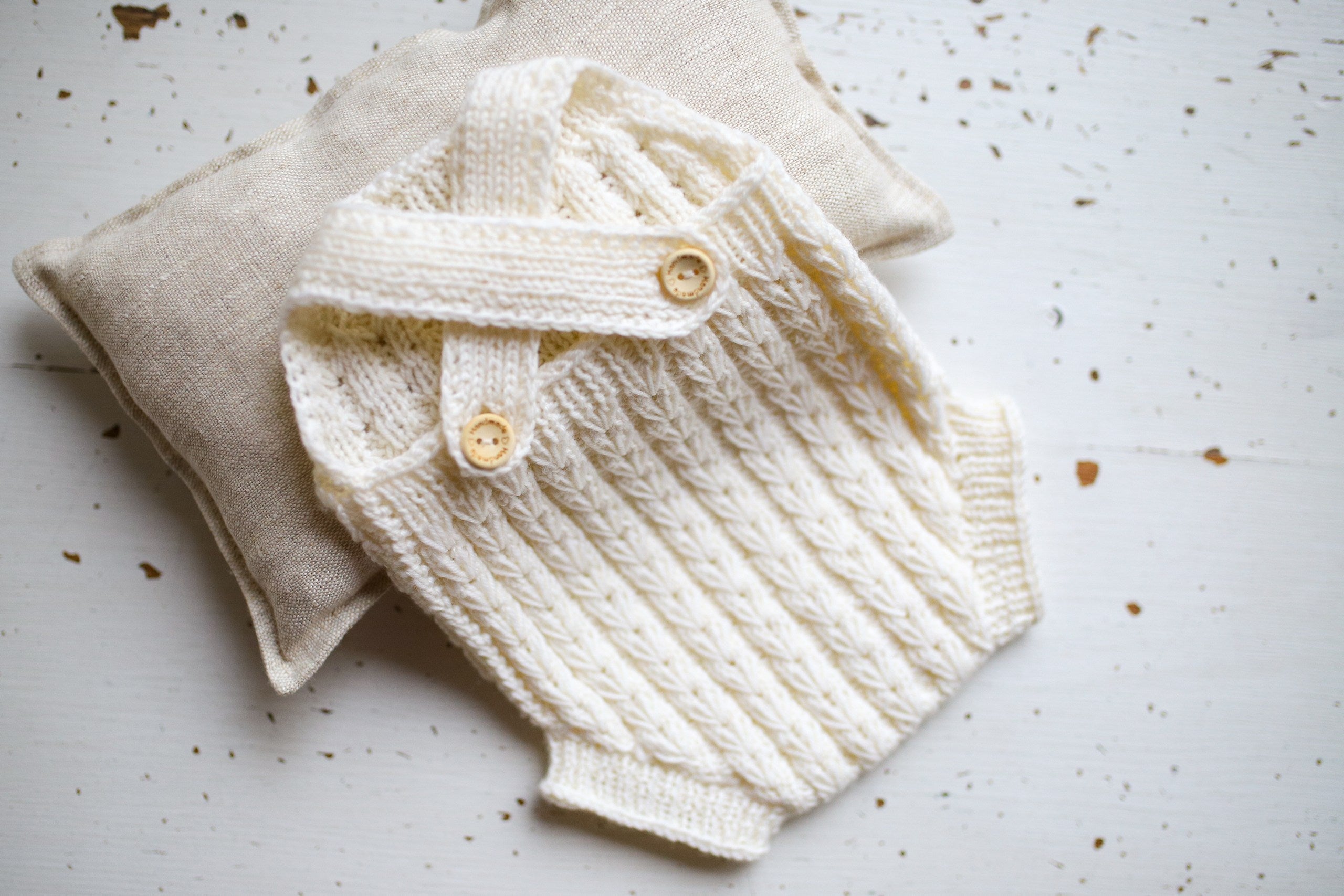 Neutral newborn photo shoot romper, cotton knit baby outfit, newborn photo shoot props, gender neutral baby photo shoot outfit, baby shower gift.