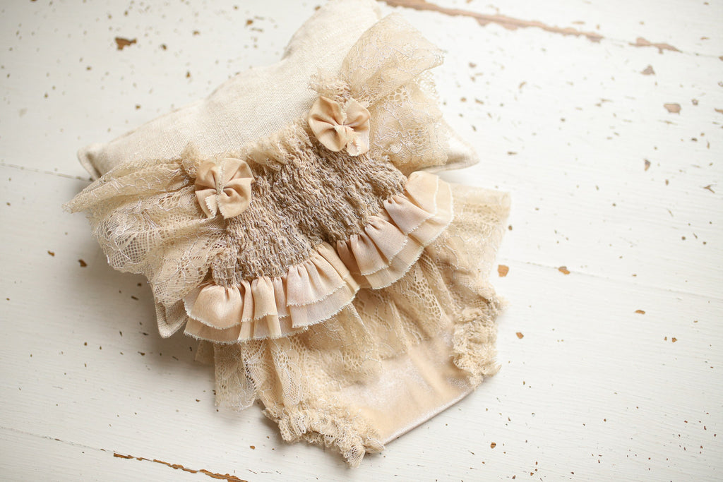 Newborn Baby Girl Velvet Romper, Lace Romper and Headband, Newborn Photo Shoot Outfit, Baby Girl Gift, Newborn Photo Shoot Props.