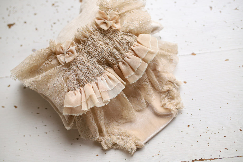 Newborn Baby Girl Velvet Romper, Lace Romper and Headband, Newborn Photo Shoot Outfit, Baby Girl Gift, Newborn Photo Shoot Props.