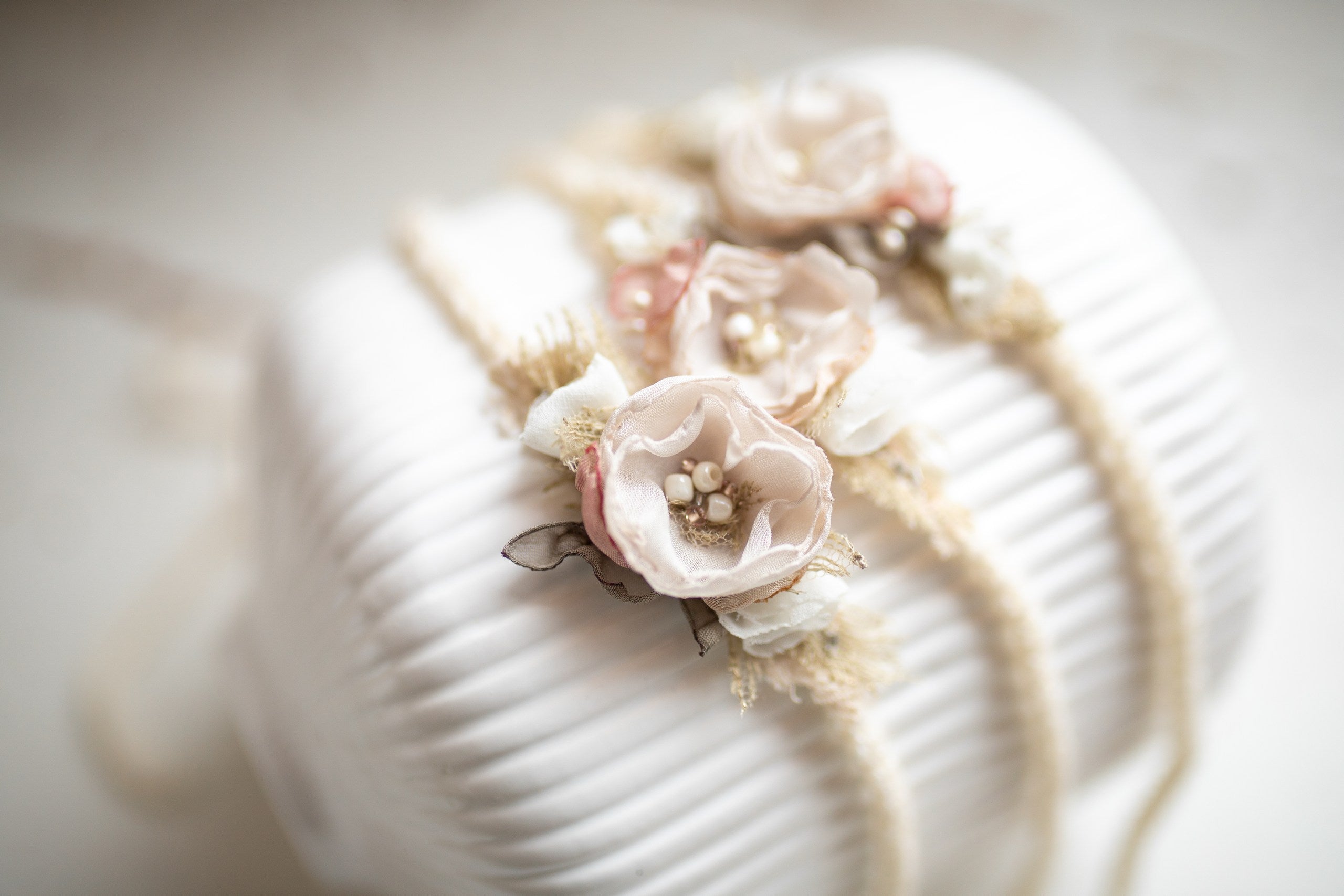 Newborn Baby Girl Lace Headband, Soft Tie Headband for Baby Photo Shoot, Newborn Flower Accessory, Newborn Photo Props, Delicate Floral Headband