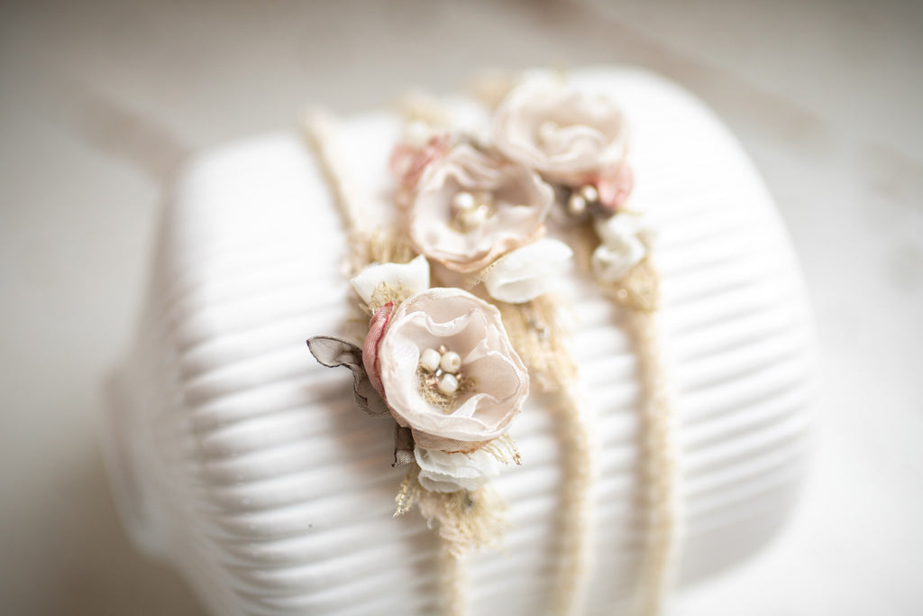Newborn Baby Girl Lace Headband, Soft Tie Headband for Baby Photo Shoot, Newborn Flower Accessory, Newborn Photo Props, Delicate Floral Headband