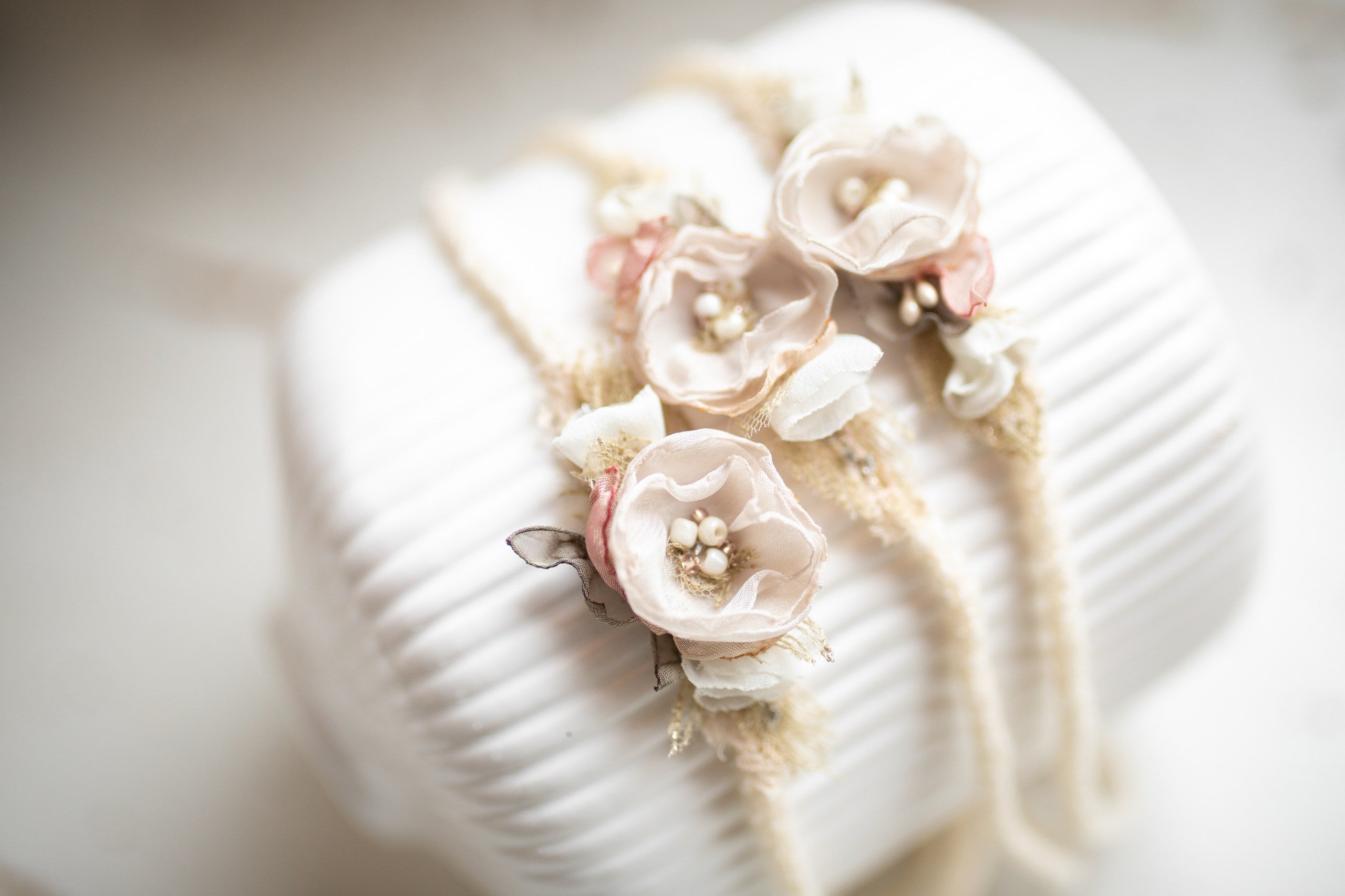 Newborn Baby Girl Lace Headband, Soft Tie Headband for Baby Photo Shoot, Newborn Flower Accessory, Newborn Photo Props, Delicate Floral Headband