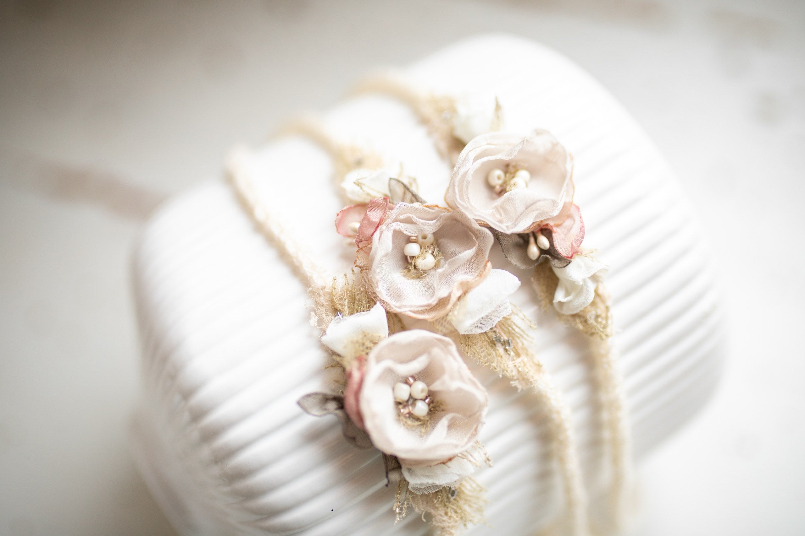 Newborn Baby Girl Lace Headband, Soft Tie Headband for Baby Photo Shoot, Newborn Flower Accessory, Newborn Photo Props, Delicate Floral Headband