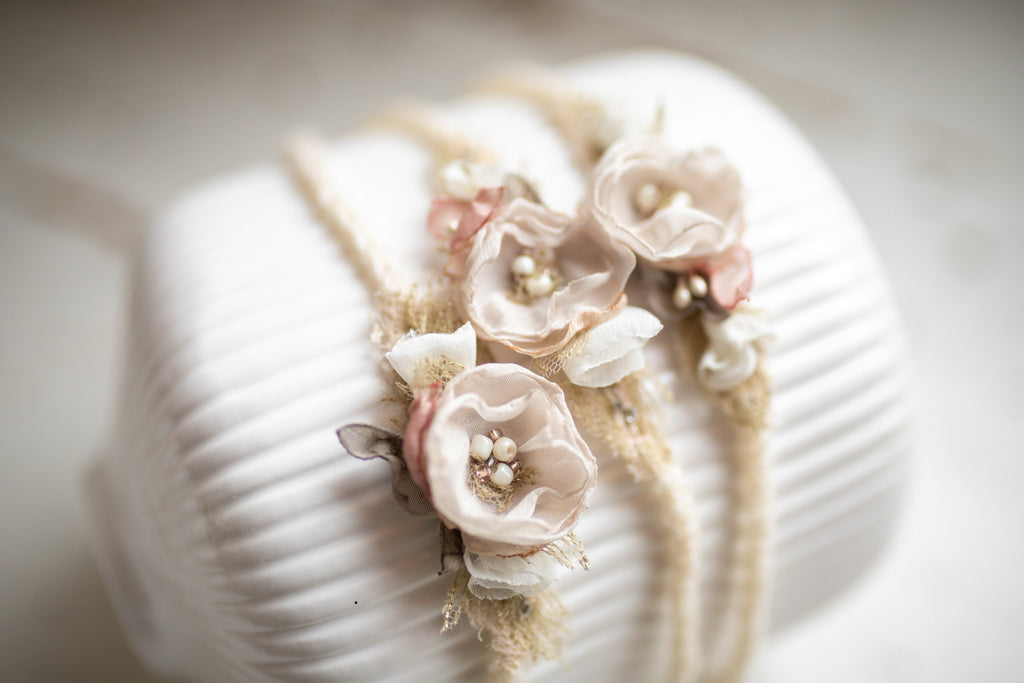 Newborn Baby Girl Lace Headband, Soft Tie Headband for Baby Photo Shoot, Newborn Flower Accessory, Newborn Photo Props, Delicate Floral Headband