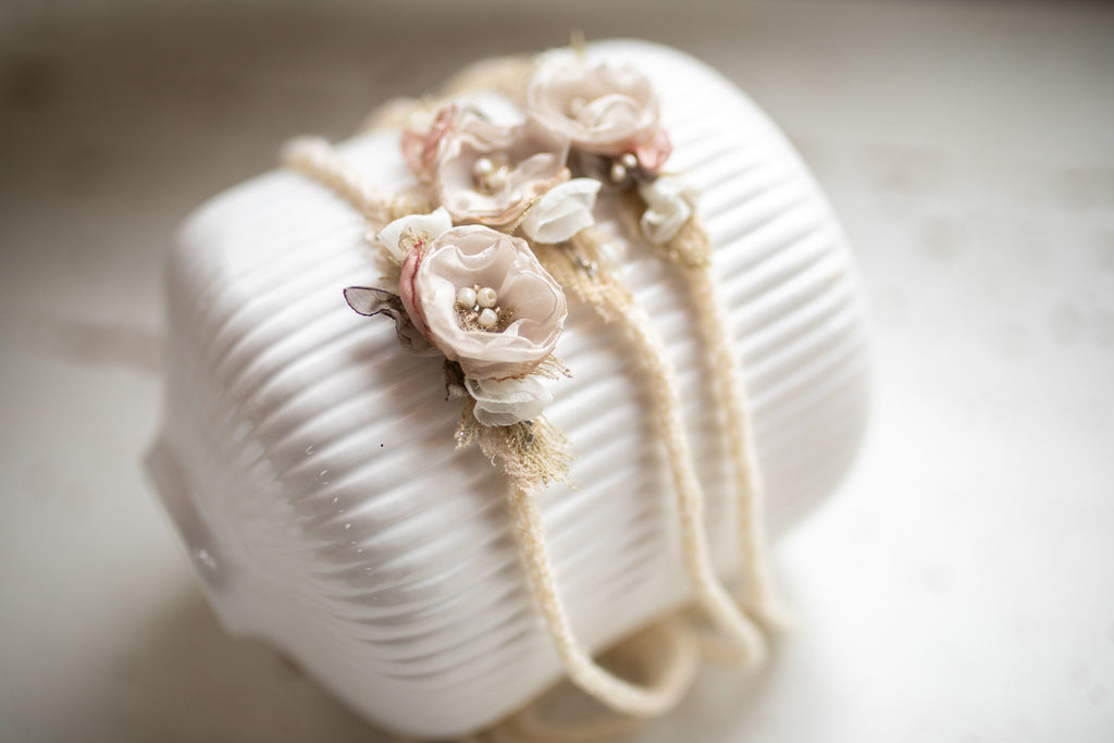 Newborn Baby Girl Lace Headband, Soft Tie Headband for Baby Photo Shoot, Newborn Flower Accessory, Newborn Photo Props, Delicate Floral Headband