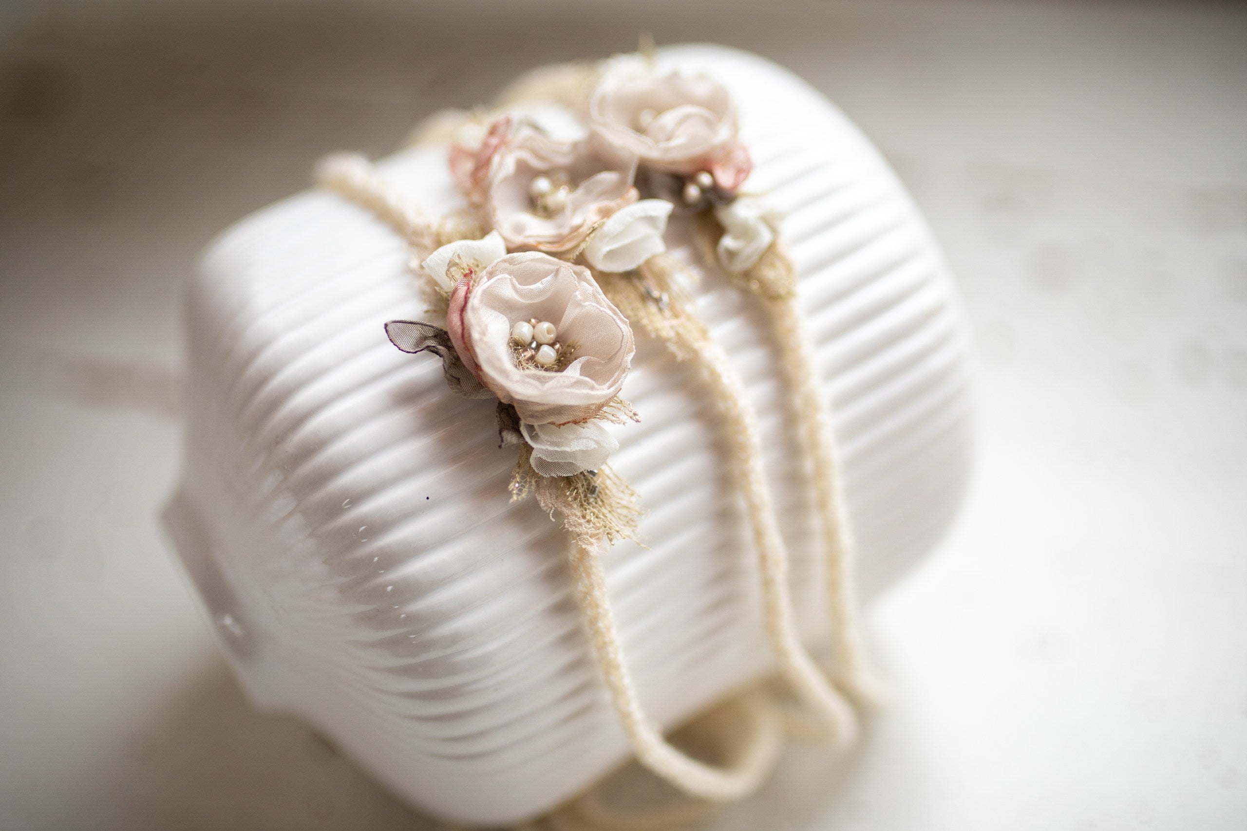 Newborn Baby Girl Lace Headband, Soft Tie Headband for Baby Photo Shoot, Newborn Flower Accessory, Newborn Photo Props, Delicate Floral Headband