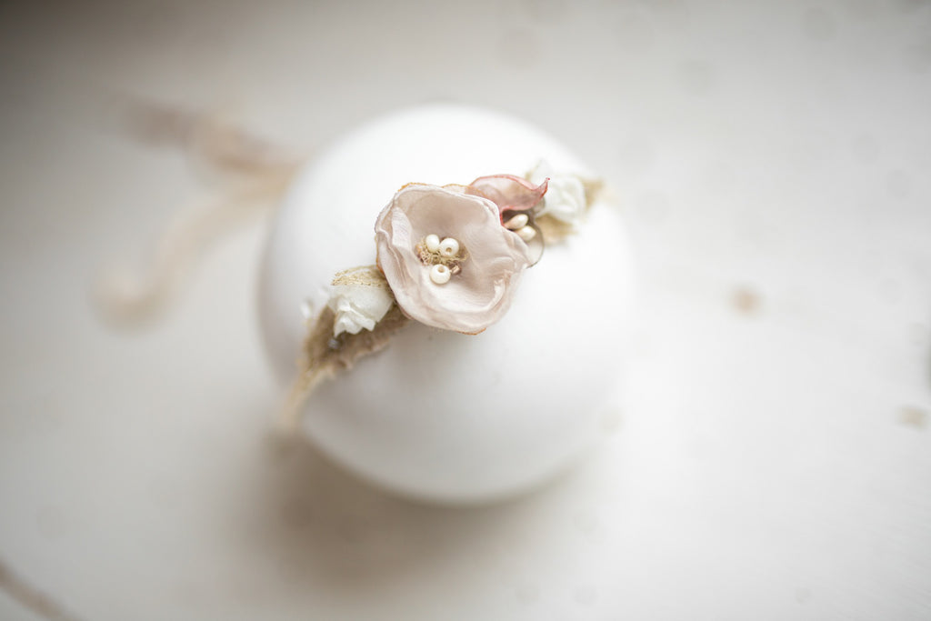 Newborn Baby Girl Lace Headband, Soft Tie Headband for Baby Photo Shoot, Newborn Flower Accessory, Newborn Photo Props, Delicate Floral Headband