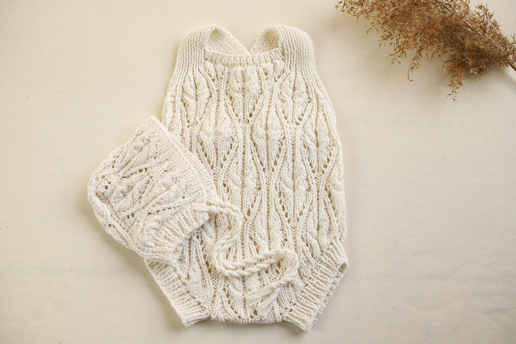 Knitted set for girls, knitted jumpsuit and bonnet, outfit for a photo shoot, knitted set for girls, knitted hat with a braid, hat for a newborn with a braid
