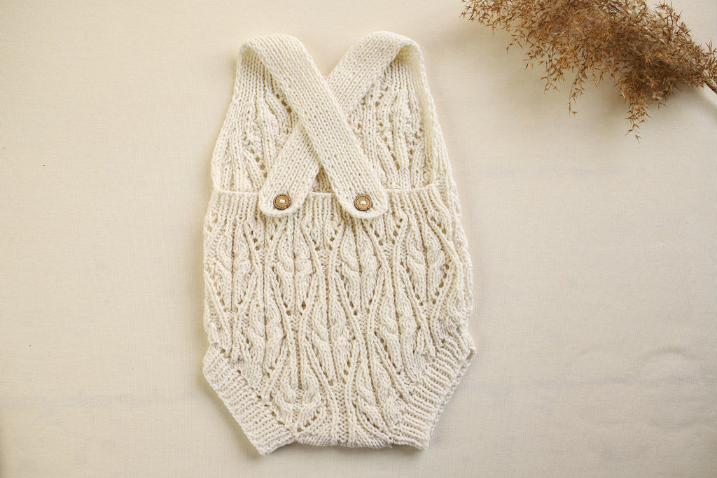 Knitted set for girls, knitted jumpsuit and bonnet, outfit for a photo shoot, knitted set for girls, knitted hat with a braid, hat for a newborn with a braid