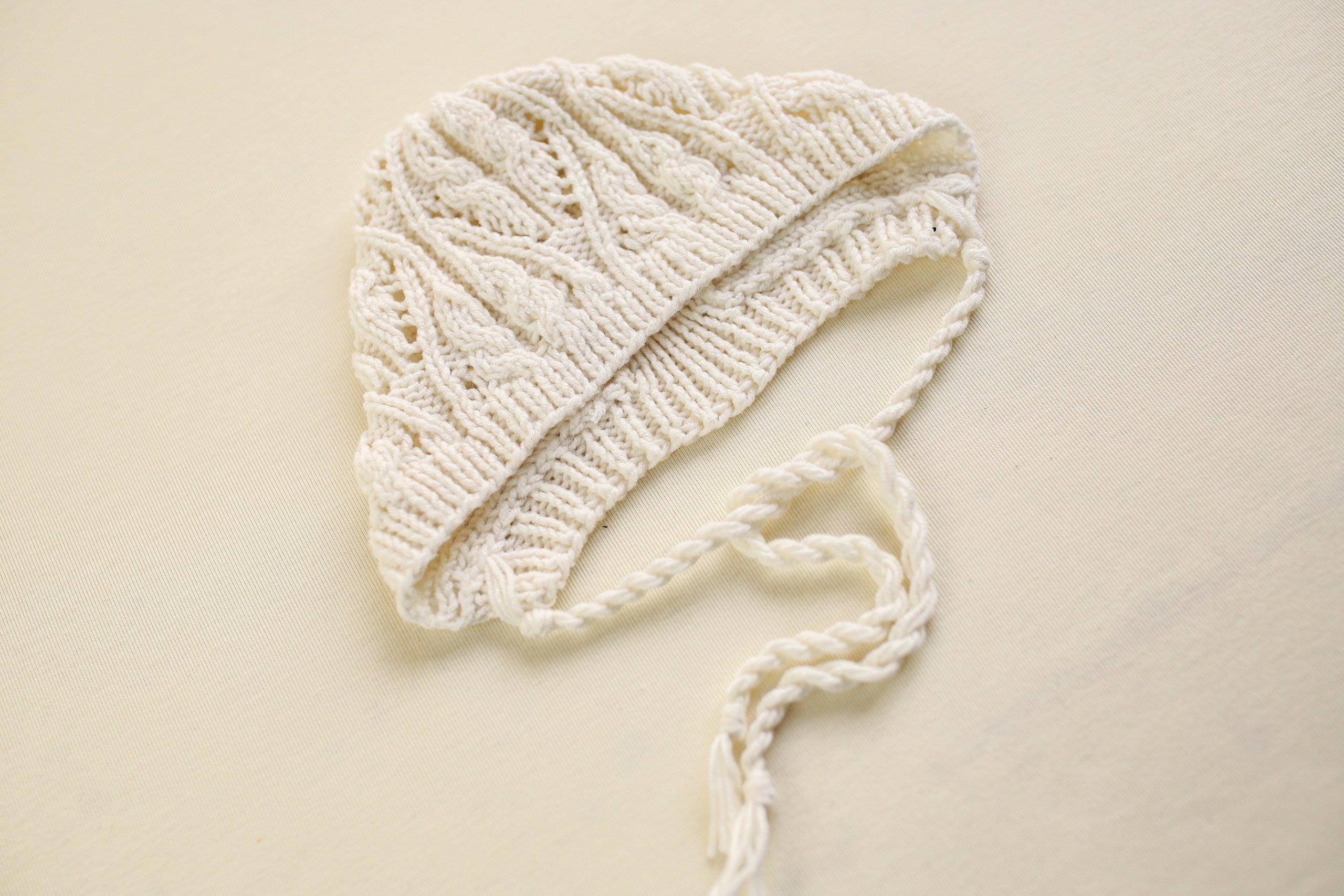 Knitted set for girls, knitted jumpsuit and bonnet, outfit for a photo shoot, knitted set for girls, knitted hat with a braid, hat for a newborn with a braid