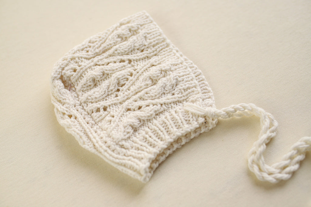 Knitted set for girls, knitted jumpsuit and bonnet, outfit for a photo shoot, knitted set for girls, knitted hat with a braid, hat for a newborn with a braid
