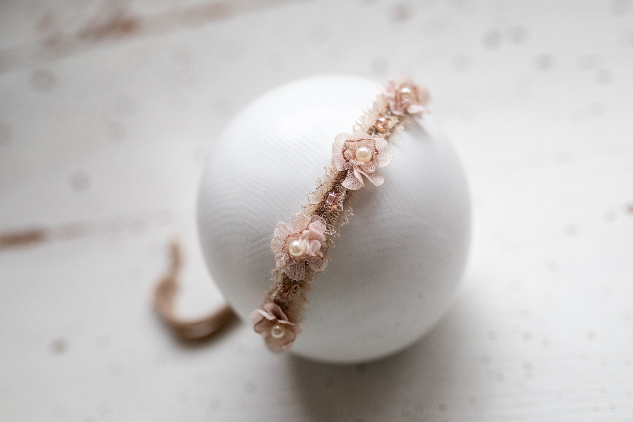 Newborn Photo Shoot Headband, Neutral Lace Headband, Baby Girl Photo Shoot Props, Soft Newborn Headband, Newborn Photo Shoot Accessory