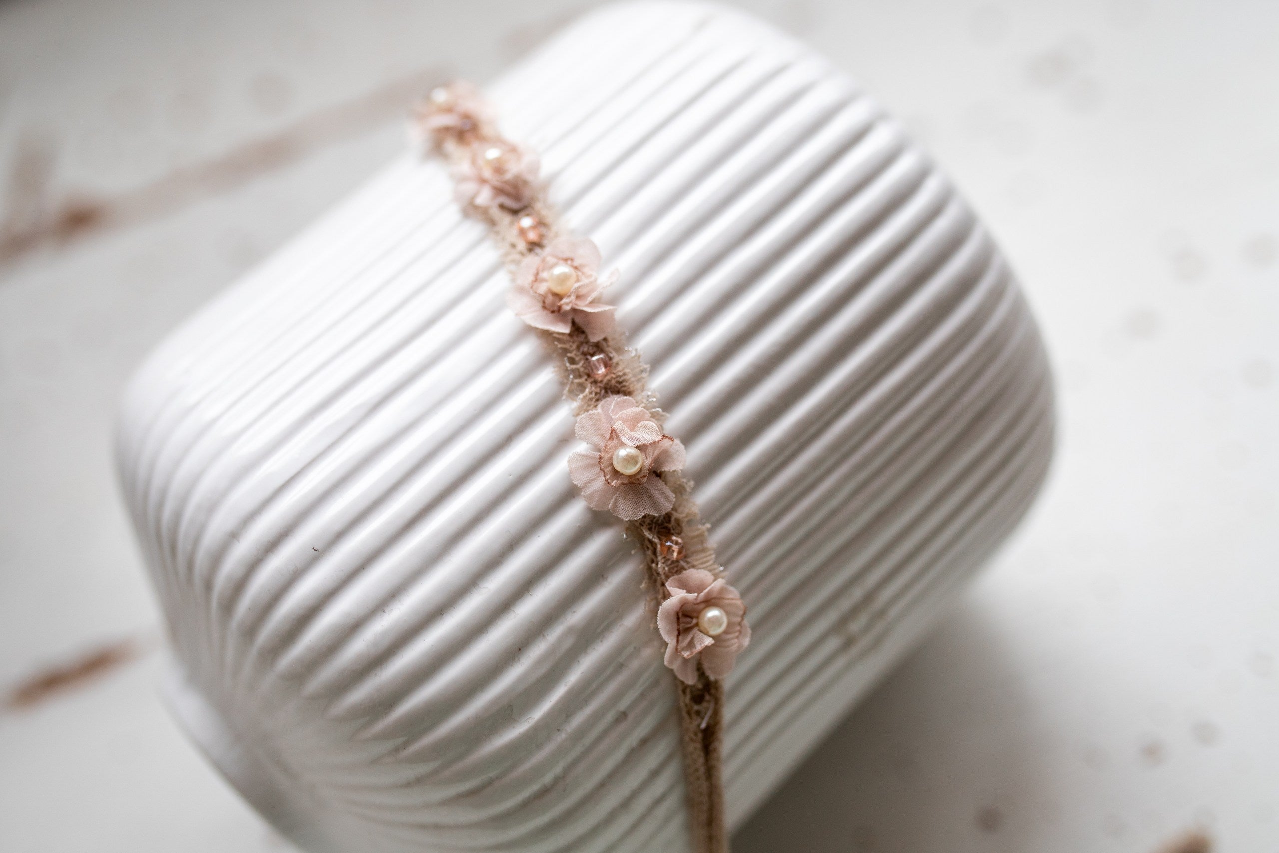 Newborn Photo Shoot Headband, Neutral Lace Headband, Baby Girl Photo Shoot Props, Soft Newborn Headband, Newborn Photo Shoot Accessory