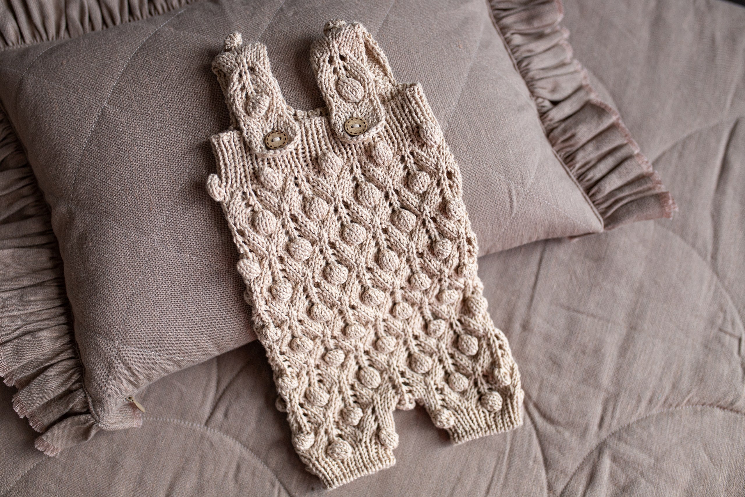 Knitted jumpsuit, bonnet and booties for a newborn, merino wool clothing set, newborn photo shoot props, newborn photo shoot clothes, hospital discharge clothes. (Copy) (Copy) (Copy) (Copy)