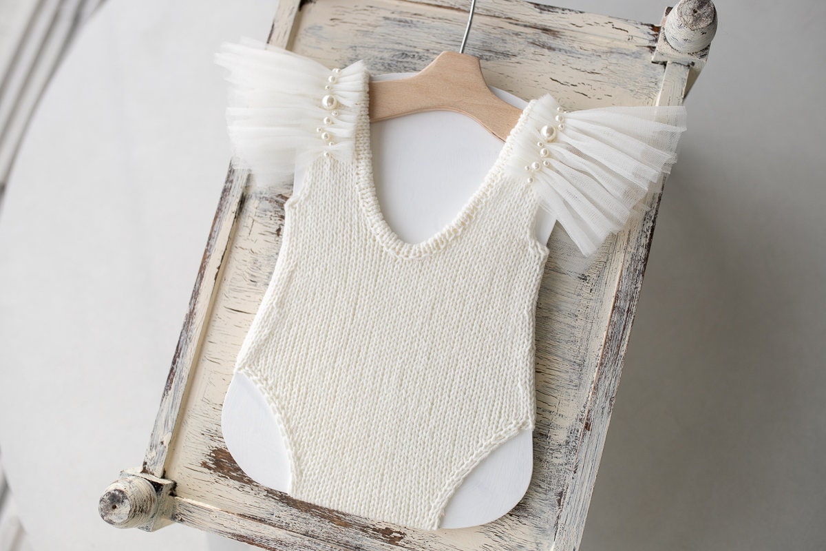 Knitted romper and bonnet,Newborn Photography Prop Set,Newborn photography outfit,Newborn girl photoshoot outfit,Pregnancy gift