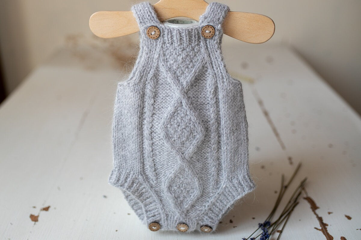 Knitted romper and bonnet,Newborn Photography Prop Set,Newborn photography outfit,Newborn girl photoshoot outfit,Pregnancy gift