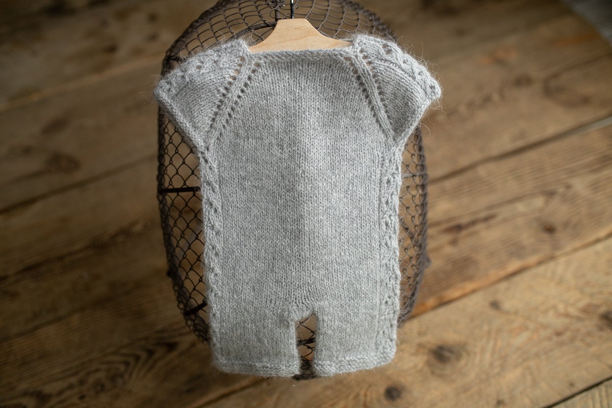 Knitted romper and bonnet,Newborn knitted Set,Newborn photography outfit,Сable knit romper,Pregnancy gift,newborn knit outfit,newborn props