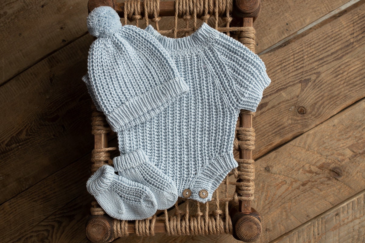 Baby Bloomers Outfit,Newborn Knited set,Newborn Hat,Newborn outfit,Newborn cap,Newborn photography,Pregnancy gift,Knitted newborn photo prop