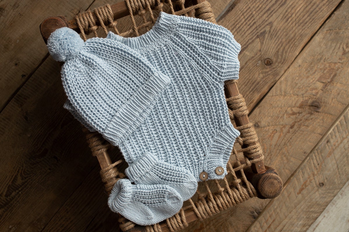 Baby Bloomers Outfit,Newborn Knited set,Newborn Hat,Newborn outfit,Newborn cap,Newborn photography,Pregnancy gift,Knitted newborn photo prop
