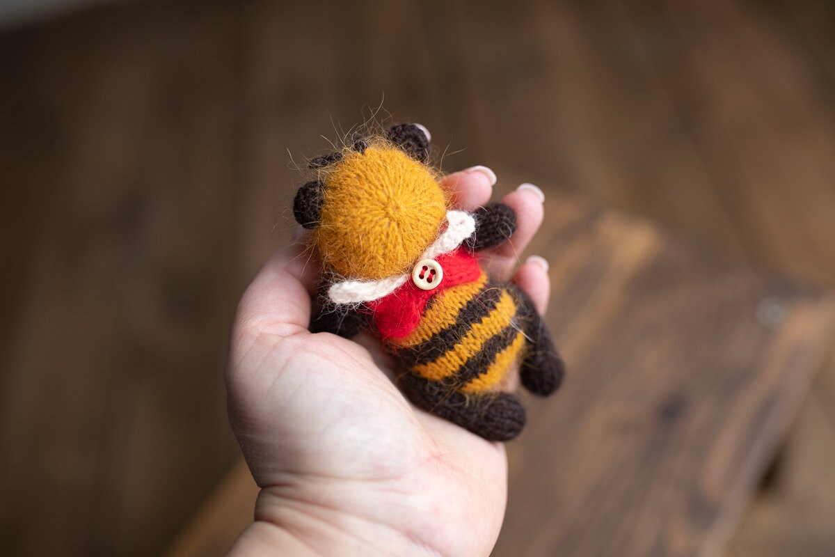 Knitted Bee Romper bonnet and toy,Newborn Photography Prop Set,Newborn photography outfit,Newborn girl photoshoot outfit,Newborn Beе Outfit