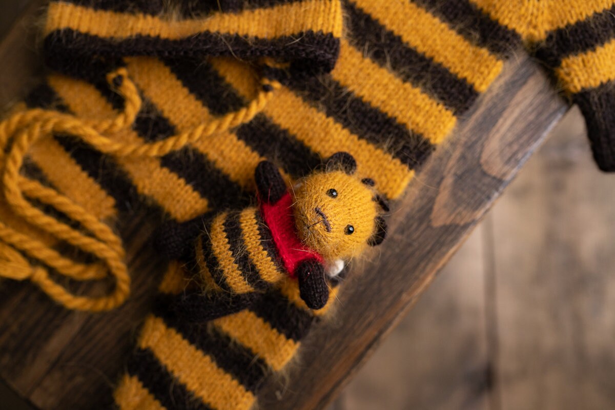 Knitted Bee Romper bonnet and toy,Newborn Photography Prop Set,Newborn photography outfit,Newborn girl photoshoot outfit,Newborn Beе Outfit