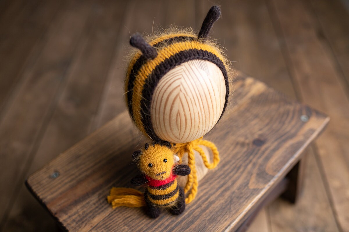 Knitted Bee Romper bonnet and toy,Newborn Photography Prop Set,Newborn photography outfit,Newborn girl photoshoot outfit,Newborn Beе Outfit