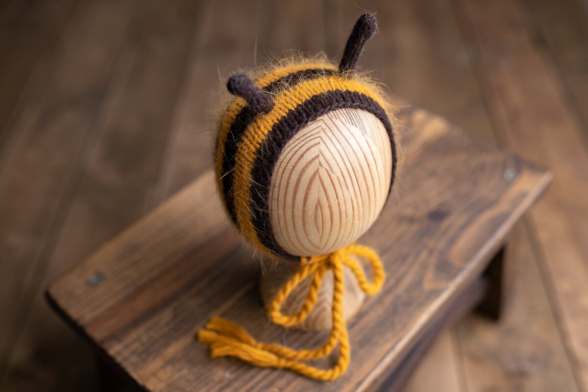 Knitted Bee Romper bonnet and toy,Newborn Photography Prop Set,Newborn photography outfit,Newborn girl photoshoot outfit,Newborn Beе Outfit