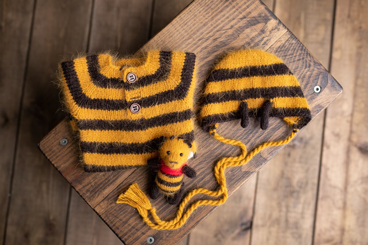 Knitted Bee Romper bonnet and toy,Newborn Photography Prop Set,Newborn photography outfit,Newborn girl photoshoot outfit,Newborn Beе Outfit