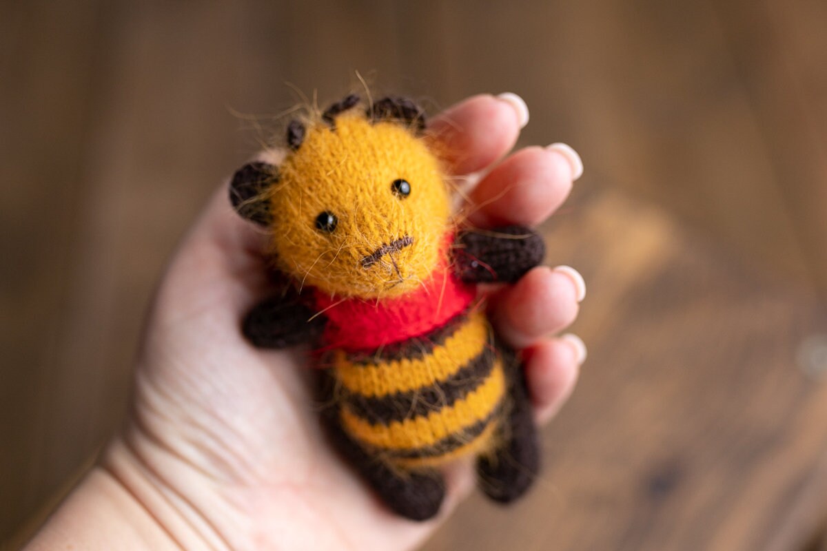 Knitted Bee Romper bonnet and toy,Newborn Photography Prop Set,Newborn photography outfit,Newborn girl photoshoot outfit,Newborn Beе Outfit