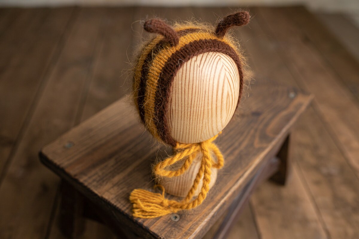 Knitted Bee  bonnet and toy,Newborn Photography Prop Set,Newborn photography outfit,Newborn girl photoshoot outfit,Newborn Beе Outfit