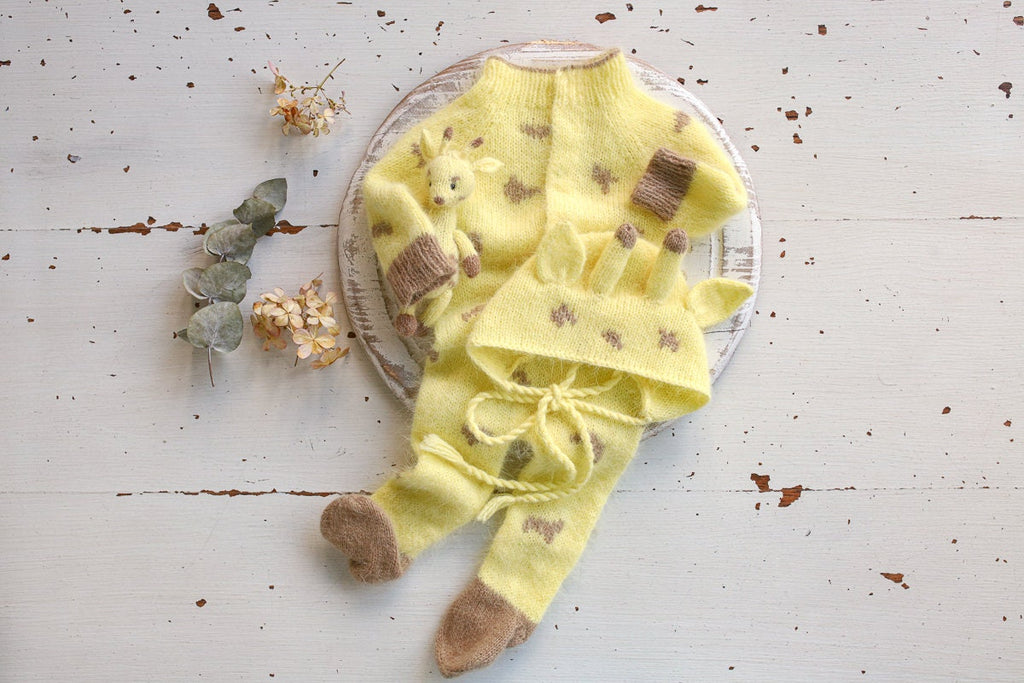 Knitted  Romper bonnet & Toy Giraffe ,Newborn Photography Prop Set,Newborn photography outfit,Newborn girl photoshoot outfit,Newborn Outfit