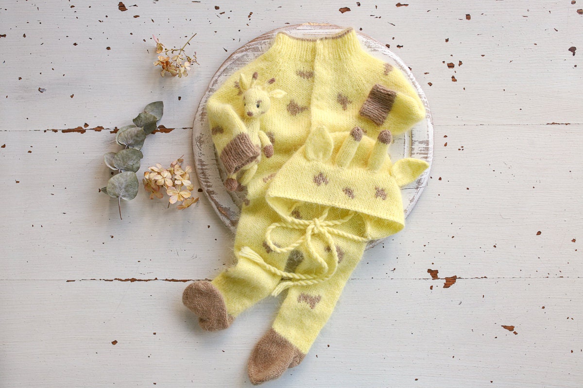 Knitted  Romper bonnet & Toy Giraffe ,Newborn Photography Prop Set,Newborn photography outfit,Newborn girl photoshoot outfit,Newborn Outfit