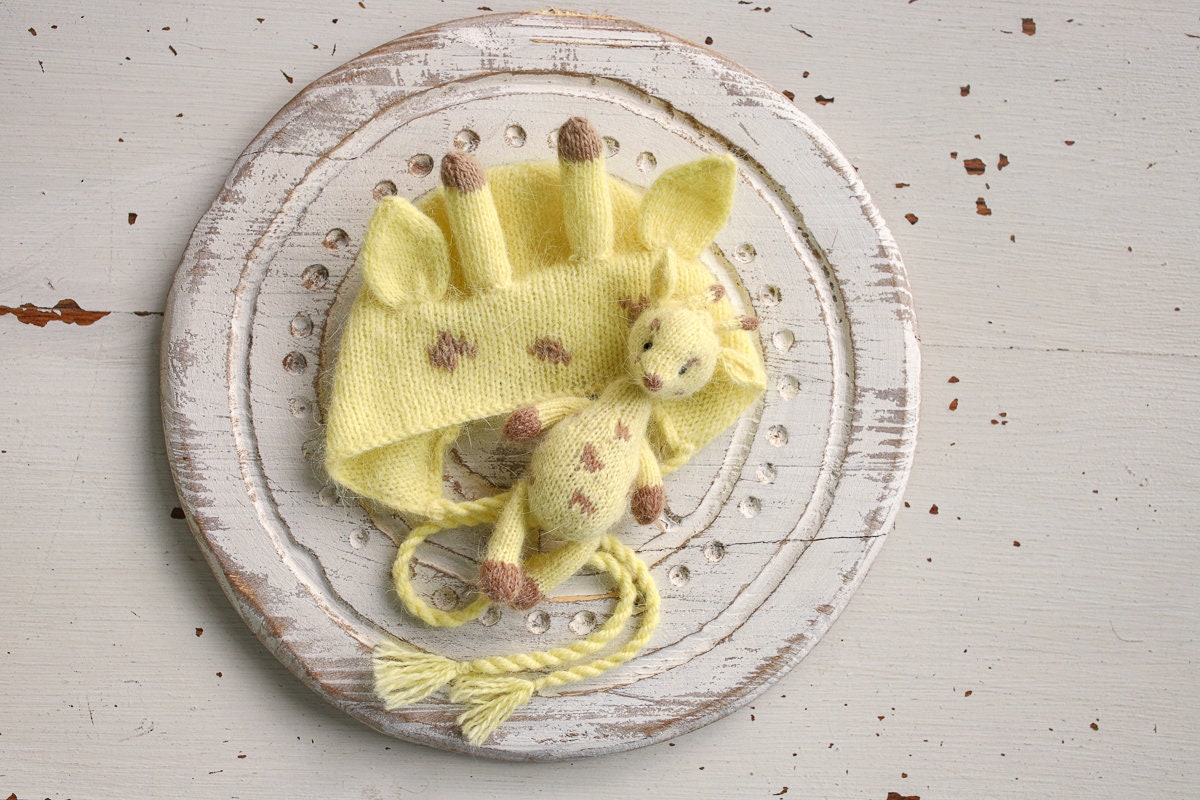 Knitted  Romper bonnet & Toy Giraffe ,Newborn Photography Prop Set,Newborn photography outfit,Newborn girl photoshoot outfit,Newborn Outfit