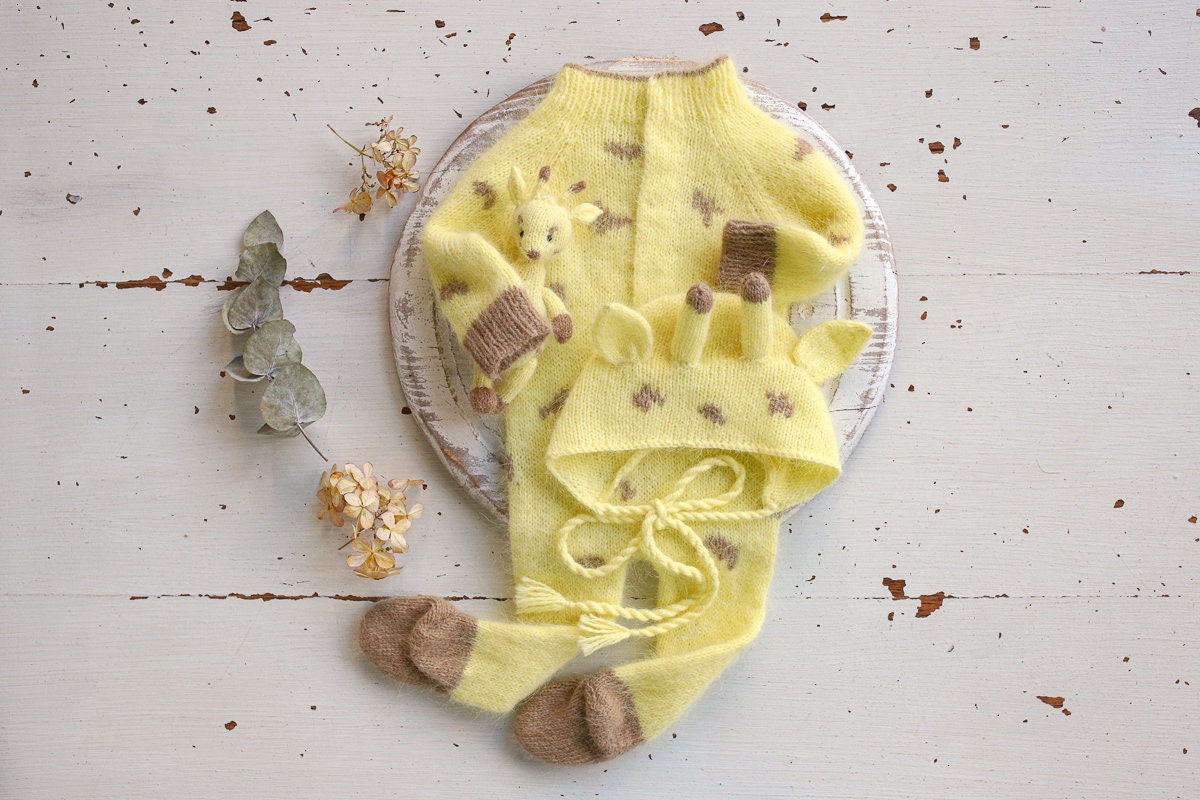 Knitted  Romper bonnet & Toy Giraffe ,Newborn Photography Prop Set,Newborn photography outfit,Newborn girl photoshoot outfit,Newborn Outfit