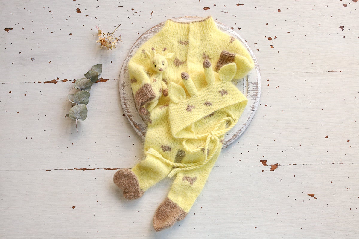 Knitted  Romper bonnet & Toy Giraffe ,Newborn Photography Prop Set,Newborn photography outfit,Newborn girl photoshoot outfit,Newborn Outfit
