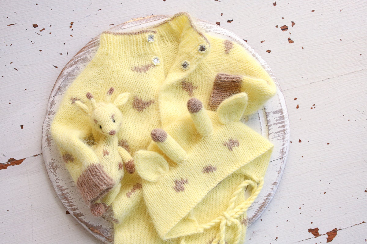 Knitted  Romper bonnet & Toy Giraffe ,Newborn Photography Prop Set,Newborn photography outfit,Newborn girl photoshoot outfit,Newborn Outfit